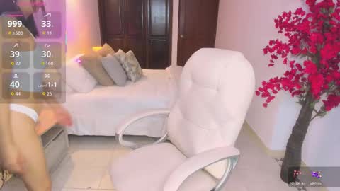 Snapshot of kloee_brown chatting on 10.23.25 Kloe Brown online show from 10.23.25