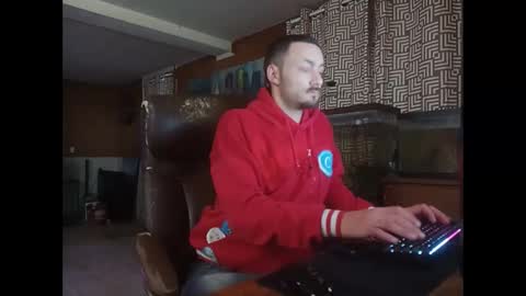 LOUiViLAN online show from 12.12.24