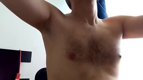 Snapshot of kmilo273079 chatting on 10.31.25 juan online show from 10.31.25