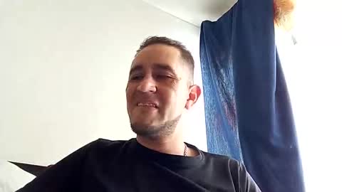 Snapshot of kmilo273079 chatting on 11.02.25 juan online show from 11.02.25