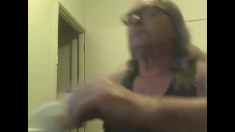 Snapshot of knobout chatting on 10.13.25 knobout online show from 10.13.25