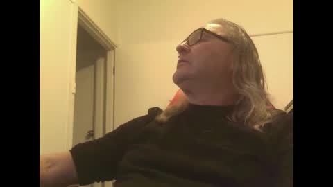 Snapshot of knobout chatting on 10.18.25 knobout online show from 10.18.25