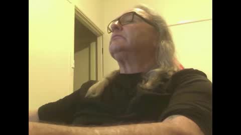 Snapshot of knobout chatting on 10.21.25 knobout online show from 10.21.25