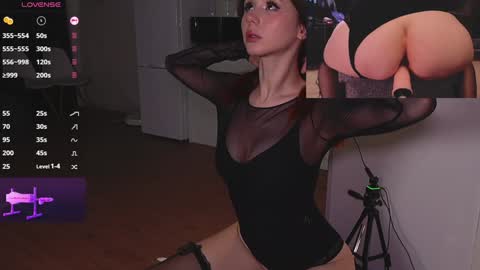 Snapshot of knock1knock chatting on 02.22.26 Lisa and Alex 557095200 to make me cum online show from 02.22.26