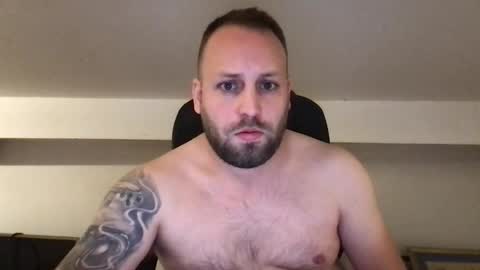 Snapshot of kobasic chatting on 10.01.25 hugo online show from 10.01.25