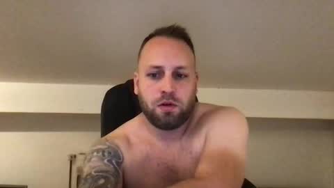 Snapshot of kobasic chatting on 10.11.25 hugo online show from 10.11.25