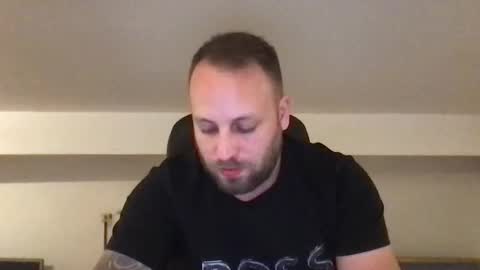 Snapshot of kobasic chatting on 10.19.25 hugo online show from 10.19.25