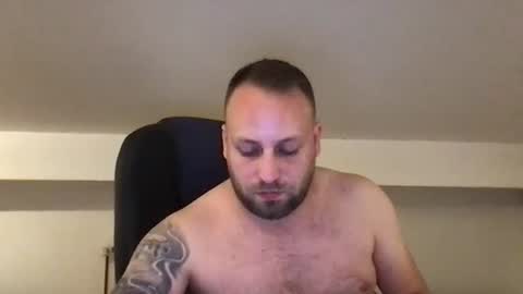 Snapshot of kobasic chatting on 10.26.25 hugo online show from 10.26.25