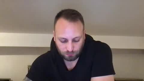 Snapshot of kobasic chatting on 11.01.25 hugo online show from 11.01.25