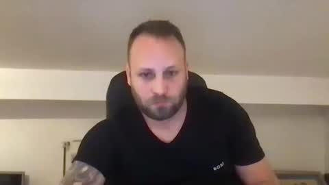 Snapshot of kobasic chatting on 11.01.25 hugo online show from 11.01.25