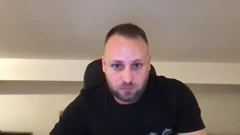 Snapshot of kobasic chatting on 11.08.25 hugo online show from 11.08.25