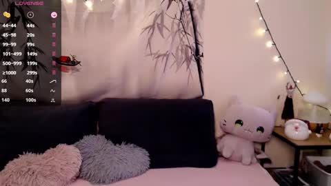 Snapshot of komorebbi chatting on 01.01.25 Marta online show from 01.01.25