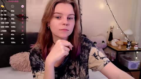 Snapshot of komorebbi chatting on 01.11.25 Marta online show from 01.11.25