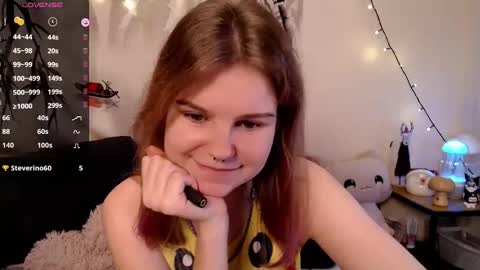 Snapshot of komorebbi chatting on 01.12.25 Marta online show from 01.12.25