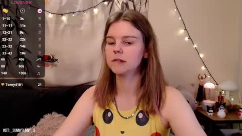 Snapshot of komorebbi chatting on 01.26.25 Marta online show from 01.26.25