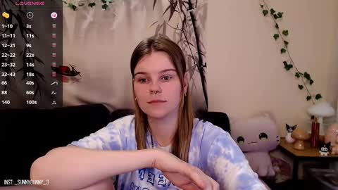 Snapshot of komorebbi chatting on 03.08.25 Marta online show from 03.08.25