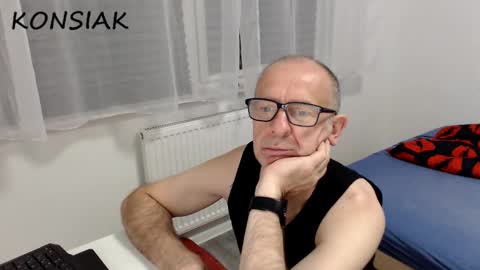 Komsiak online show from 10.14.25