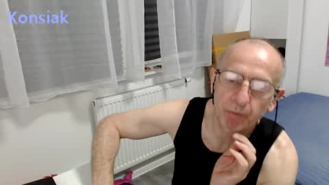 Snapshot of konsiak chatting on 05.16.26 Komsiak online show from 05.16.26