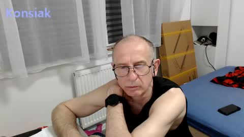 Snapshot of konsiak chatting on 05.19.26 Komsiak online show from 05.19.26