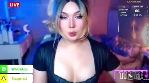 Snapshot of koreandollts chatting on 10.23.25 MISS ALICIA online show from 10.23.25