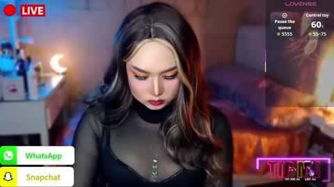 Snapshot of koreandollts chatting on 10.27.25 MISS ALICIA online show from 10.27.25