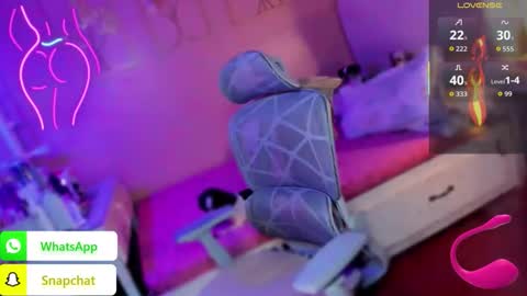 Snapshot of koreandollts chatting on 11.08.25 MISS ALICIA online show from 11.08.25