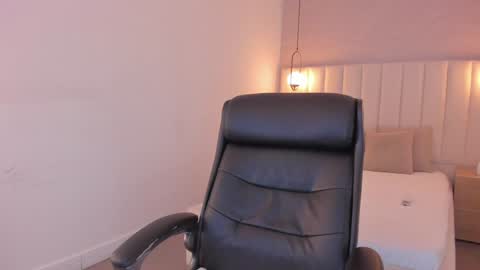 Snapshot of kosmic_21 chatting on 12.24.24 K O S M I C online show from 12.24.24
