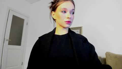 Snapshot of kossie_ chatting on 10.19.25 kossie_ online show from 10.19.25