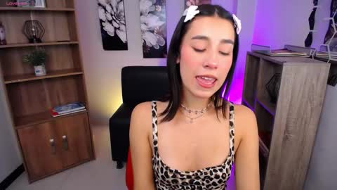 Snapshot of koyuki_san chatting on 10.03.25 Elizabeth online show from 10.03.25