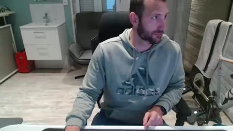 Snapshot of krevett80800 chatting on 09.17.25 krevett80800 online show from 09.17.25