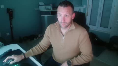Snapshot of krevett80800 chatting on 10.14.25 krevett80800 online show from 10.14.25