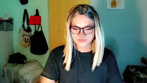 Snapshot of krezikeed chatting on 04.17.26 krezikeed online show from 04.17.26