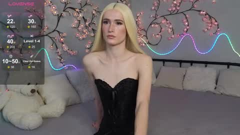 Snapshot of kris_mon chatting on 02.13.26 Kris online show from 02.13.26