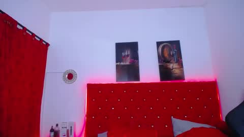kriss_sweetboobs online show from 02.12.25