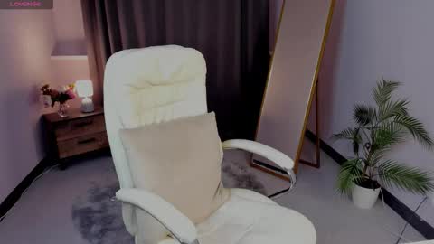 Snapshot of kriss_tean chatting on 02.26.26 Kris online show from 02.26.26