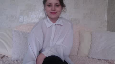 Snapshot of krissvoss chatting on 04.19.26 krissvoss online show from 04.19.26