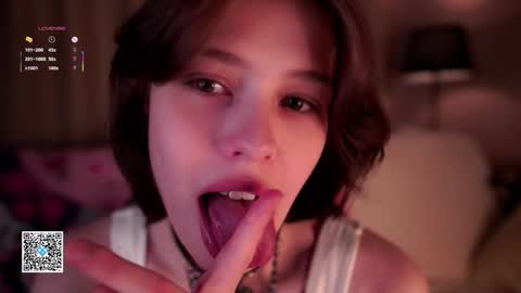 Snapshot of krissyhei chatting on 10.04.25 Sarah online show from 10.04.25