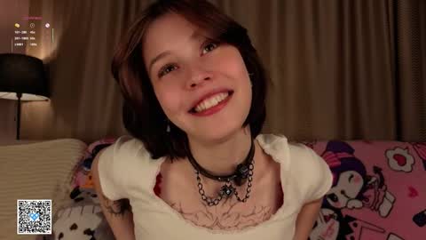 Snapshot of krissyhei chatting on 10.07.25 Sarah online show from 10.07.25