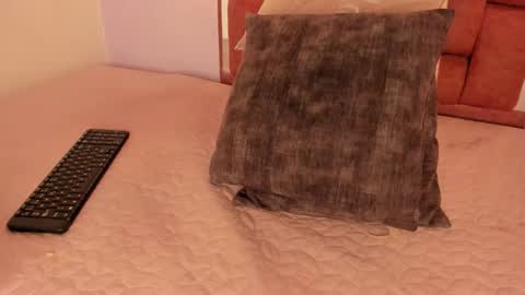 Snapshot of kristakinnky chatting on 01.19.26 BETANIA online show from 01.19.26