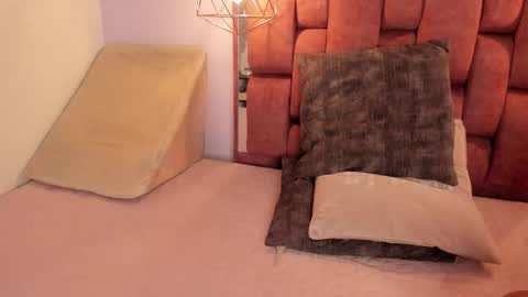 Snapshot of kristakinnky chatting on 02.07.26 BETANIA online show from 02.07.26