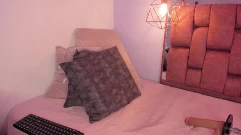 Snapshot of kristakinnky chatting on 02.21.26 BETANIA online show from 02.21.26