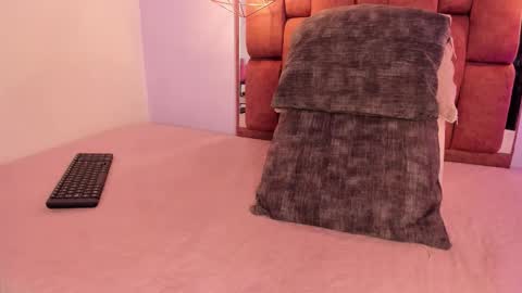 Snapshot of kristakinnky chatting on 02.25.26 BETANIA online show from 02.25.26