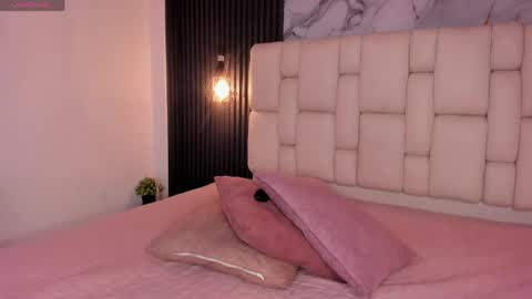 Snapshot of kristakinnky chatting on 05.23.26 BETANIA online show from 05.23.26