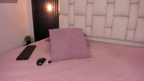 Snapshot of kristakinnky chatting on 05.26.26 BETANIA online show from 05.26.26