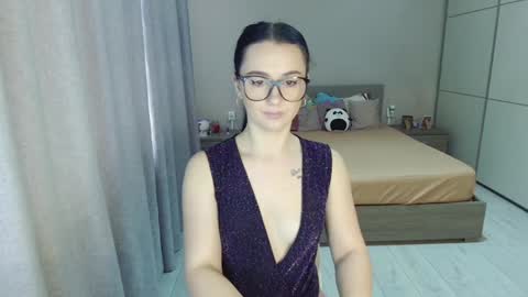 twitter    Annemarye 23 online show from 01.30.25