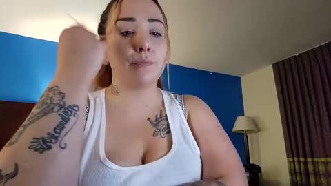 Snapshot of kristalndaddy chatting on 11.17.25 KristalDaddy online show from 11.17.25