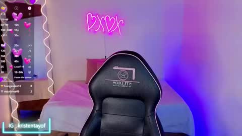 Snapshot of kristen_tay chatting on 10.17.25 kristen_tay online show from 10.17.25