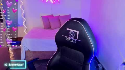 Snapshot of kristen_tay chatting on 10.19.25 kristen_tay online show from 10.19.25