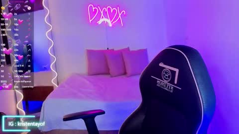 Snapshot of kristen_tay chatting on 10.21.25 kristen_tay online show from 10.21.25