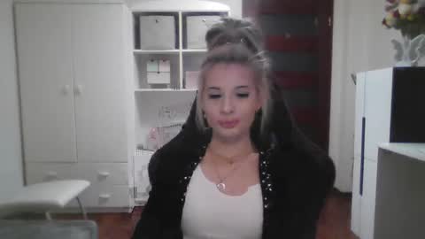 KristineAmore online show from 10.09.25